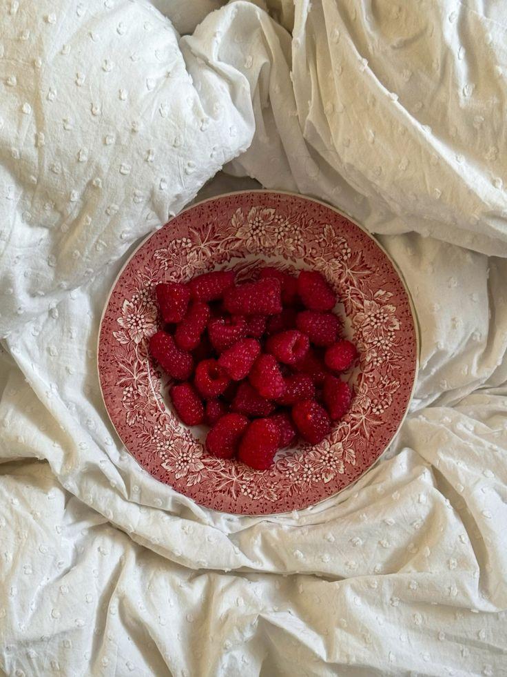 Farmers' Pride: Berry Freshness in Every Box